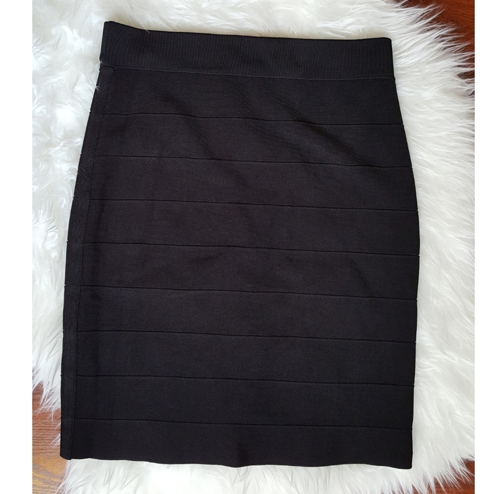 WHITE house/ BLACK market skirt XS